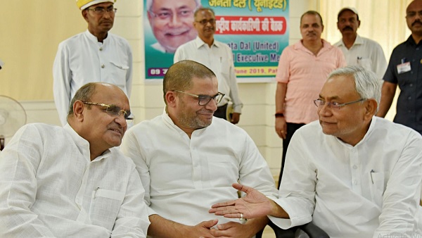  तीसरे मोर्च को एकजुट करने में अहम 