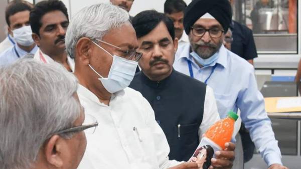 पटना में उद्योग मंत्री सैयद शाहनवाज हुसैन से मुलाक़ात