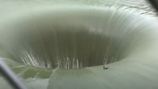 चारों ओर भंवर