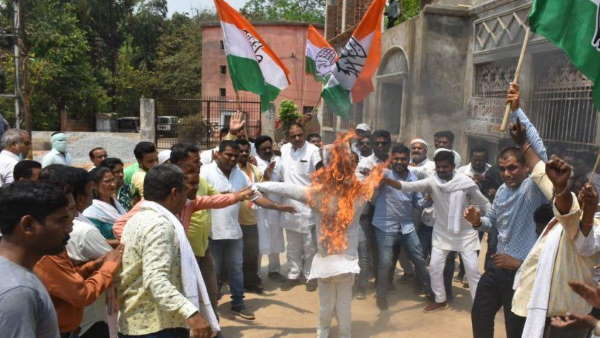 कांग्रेस ने जलाया प्रहलाद पटेल का पुतला 