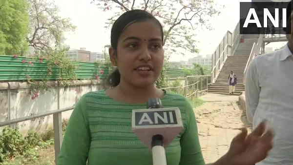 सोशल मीडिया पर हुईं वायरल
