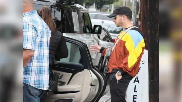 सोशल मीडिया पर तस्वीरें वायरल सोशल मीडिया पर तस्वीरें वायरल