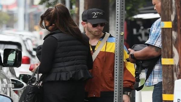 हाल ही में पेरेंट्स बने प्रियंका और निक हाल ही में पेरेंट्स बने प्रियंका और निक