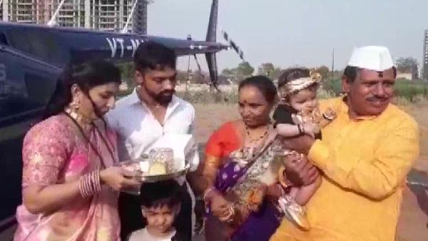 पोती के जन्म से खुश दादा