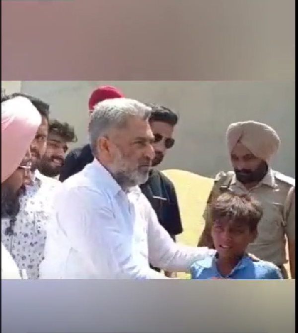 Punjab gurdaspur ASI slaps child in presence of Cabinet Minister Lal Chand Kataruchak, suspended
