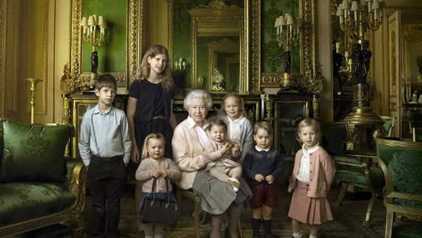 क्वीन को टॉय का गाउन था पसंद