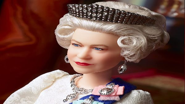 टॉय क्वीन का पसंदीदा ड्रेस पहनाया गया