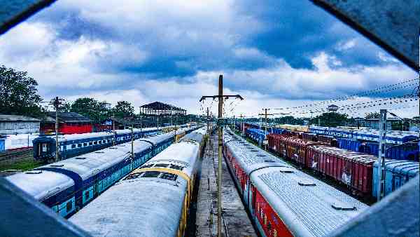 रोजाना लगभग 16 ट्रेनें की जा रही हैं कैंसिल
