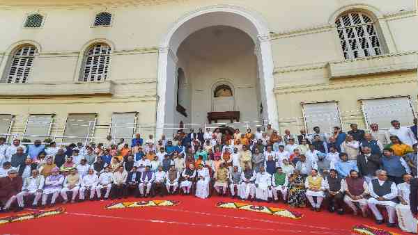 राज्यसभा में कांग्रेस के बचे सिर्फ 28 सदस्य