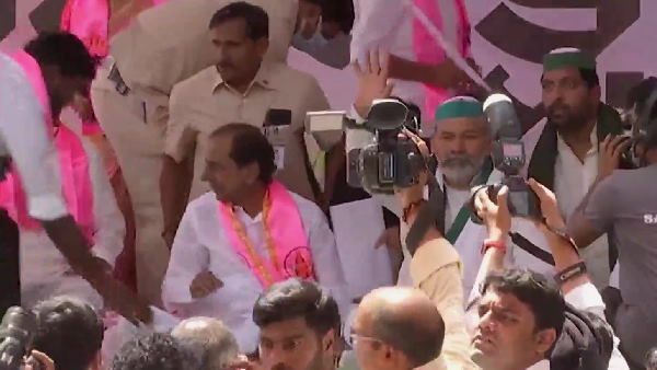 Telangana CM and Rakesh Tikait dharna against Govts paddy procurement policy, Delhi