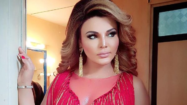 ड्रेस सिखक गई ड्रेस सिखक गई