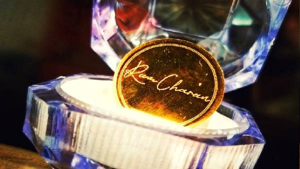 सिक्के पर लिखा राम चरण का नाम 