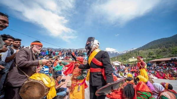 परम्परागत पूजा-अनुष्ठान,मनोरंजक कार्यक्रम भी परम्परागत पूजा-अनुष्ठान,मनोरंजक कार्यक्रम भी