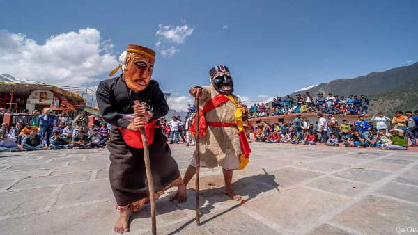 रामायण से जुड़े प्रसंगो के कारण इसे रम्माण कहते रामायण से जुड़े प्रसंगो के कारण इसे रम्माण कहते