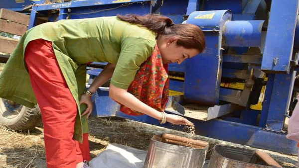 महिलाओं को किया सम्मानित