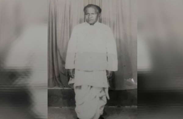 अपने पिता पर ही कर डाली पीएचडी 