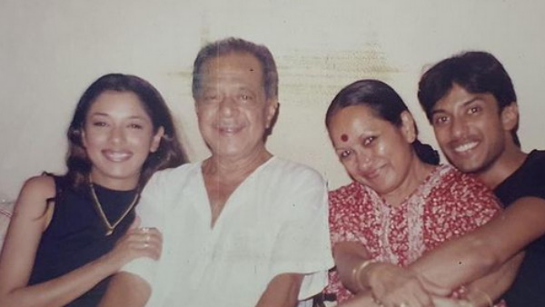 रूपाली ने पिता द्वारा निर्देशित कई फिल्मों में किया है काम 