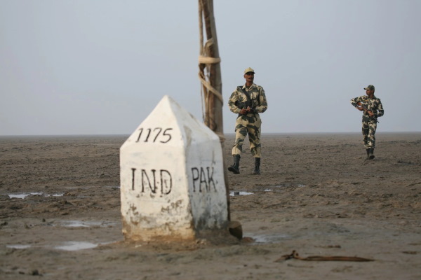 सीआरपीएफ की जवाबी कार्रवाई ने टिका दिए घुटने