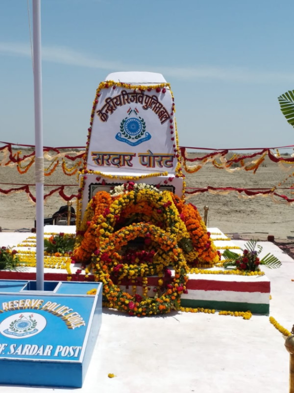 19 सीआरपीएफ जवानों को बंदी बनाया