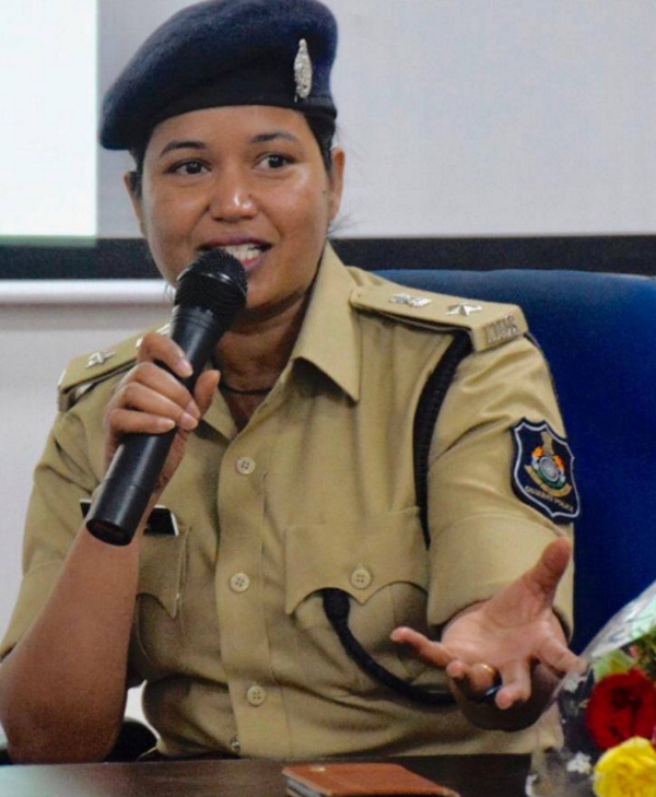  सरकारी स्कूल में पढ़कर बनीं आईपीएस