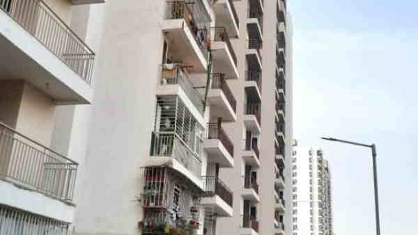 122 फ्लैट पर चस्पा किया नोटिस 122 फ्लैट पर चस्पा किया नोटिस