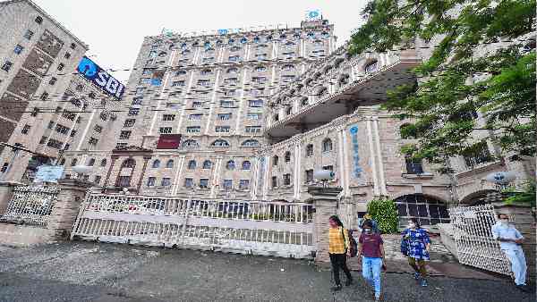 एसबीआई के किन ग्राहकों पर पड़ेगा असर?