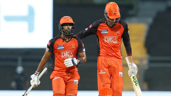 पूरन-मार्करम ने कराई टीम की वापसी पूरन-मार्करम ने कराई टीम की वापसी