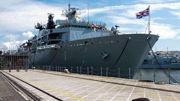 युद्धपोत से कई हफ्तों तक डीजल चोरी करते रहे डीजल