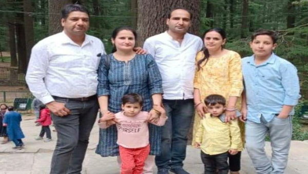 अहमदपुर वाले पुल पर निजी बस व कार में टक्कर हो गई अहमदपुर वाले पुल पर निजी बस व कार में टक्कर हो गई