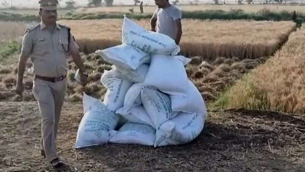 आरपीएफ को रोकने के लिए लुटेरों ने फायरिंग की आरपीएफ को रोकने के लिए लुटेरों ने फायरिंग की