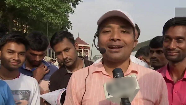 thousand students in Patna Bihar studying for competitive exams on the banks of river Ganges