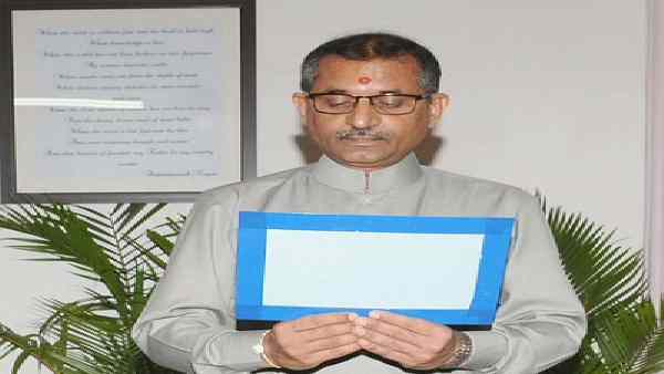 अगरबत्ती बेचकर पढ़ाई की और परिवार को संभाला अगरबत्ती बेचकर पढ़ाई की और परिवार को संभाला