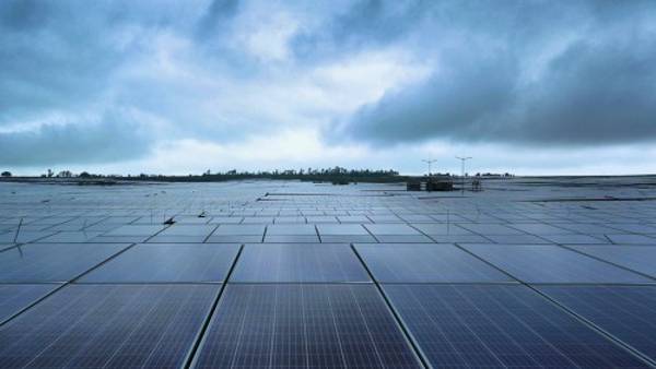 नीचे मछली पालन और ऊपर बिजली उत्पादन