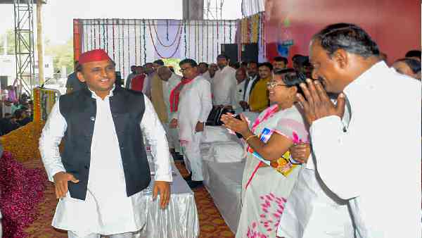 गठबंधन में दरार की सुगबुगाहट