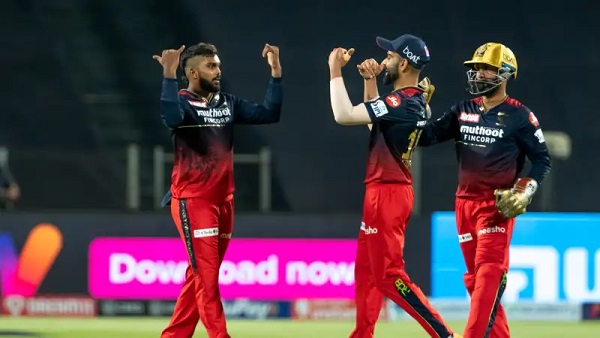 वो देश के बारे में बात नहीं करते