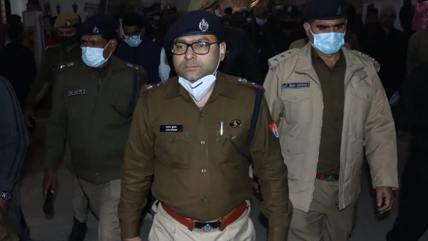 दरोगा की बाइक का काटा चालान, जुर्माना भी वसूला