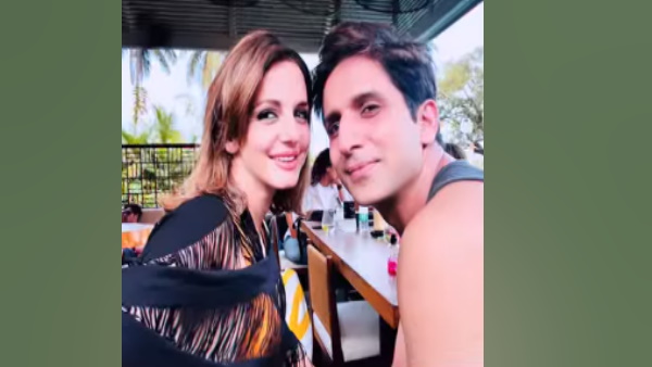 एक छोटी सी ब्लैक ड्रेस में सुज़ैन ने गोनी के संग दिया पोज 