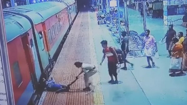 फिसलकर प्लेटफार्म और ट्रेन के बीच में फंसा शख्स