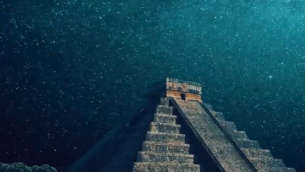 दीवारों से जुड़े थे टुकड़े दीवारों से जुड़े थे टुकड़े