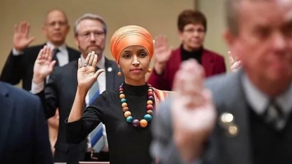 इल्हान का दोमुंहा रवैया