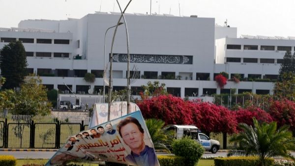 स्पीकर को संविधान की व्याख्या का अधिकार नहीं