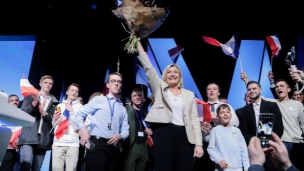 चुनाव में हिजाब कार्ड 