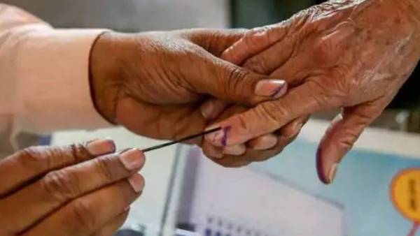 डीएम ने की वरिष्ठ पदाधिकारियों के साथ बैठक