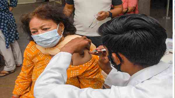 गुजरात में एक्सई वेरिएंट के मरीज मिलने की रिपोर्ट