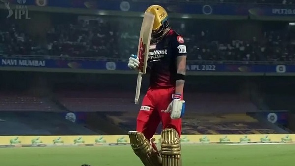 शुरुआती 10 बॉल में से 5 बार आउट हुए कोहली