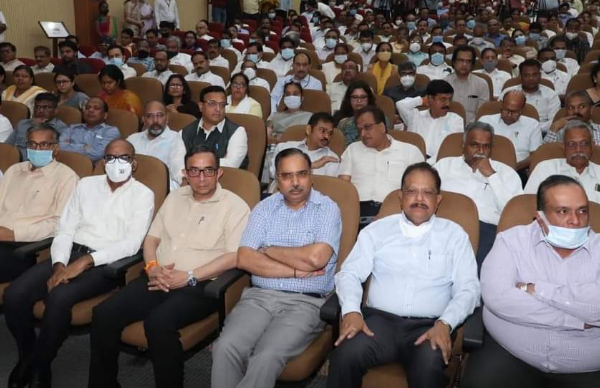 सीएम ने प्रदेश की योजनाओं को लेकर अधिकारियों की जमकर की तारीफ सीएम ने प्रदेश की योजनाओं को लेकर अधिकारियों की जमकर की तारीफ