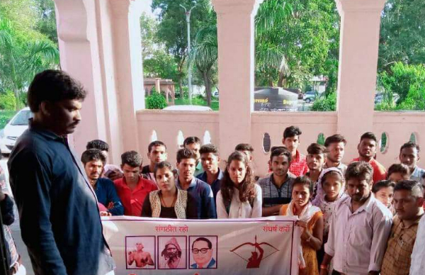 आदिवासी वर्ग किस पर करेगा भरोसा ? आदिवासी वर्ग किस पर करेगा भरोसा ?