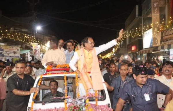 सामूहिक बारात की अगवानी