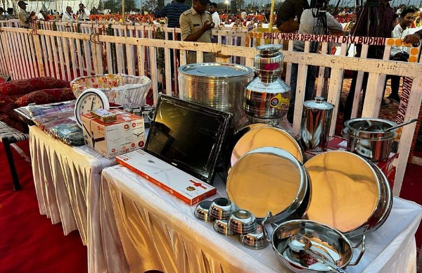 योजना में 38 हजार रूपये का गृहस्थी का सामान