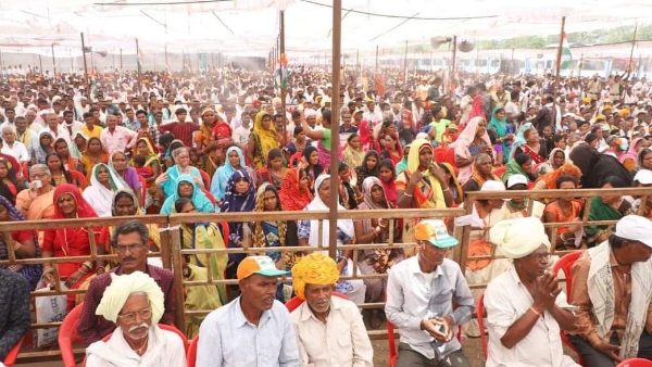 पूर्व मुख्यमंत्री कमलनाथ का भाषण सुनती रतलाम जनता पूर्व मुख्यमंत्री कमलनाथ का भाषण सुनती रतलाम जनता